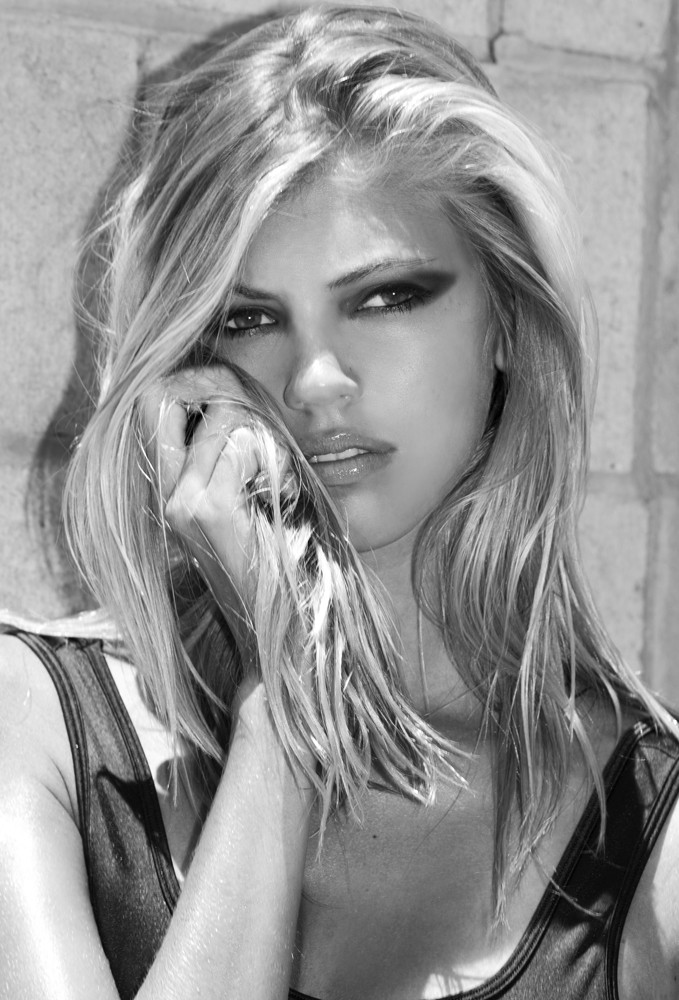 Photo of model Devon Windsor - ID 439713