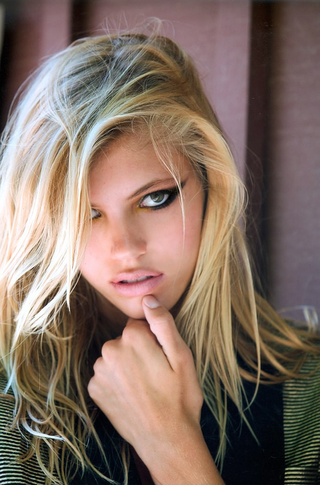 Photo of model Devon Windsor - ID 439716