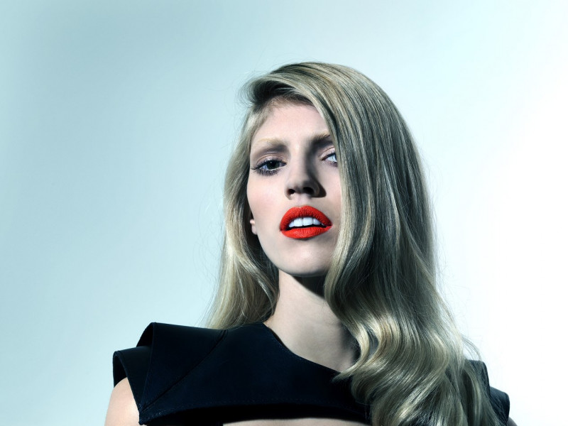 Photo of model Devon Windsor - ID 439787