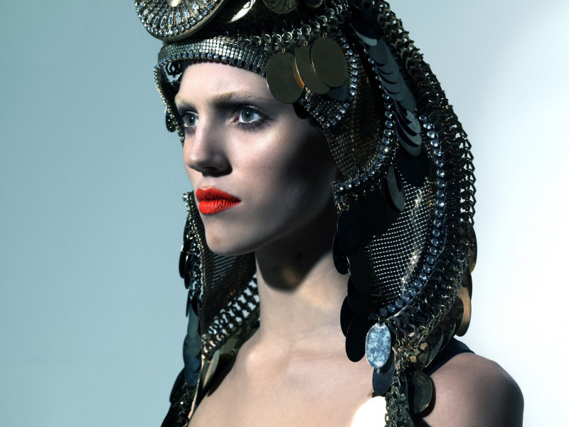 Photo of model Devon Windsor - ID 439788