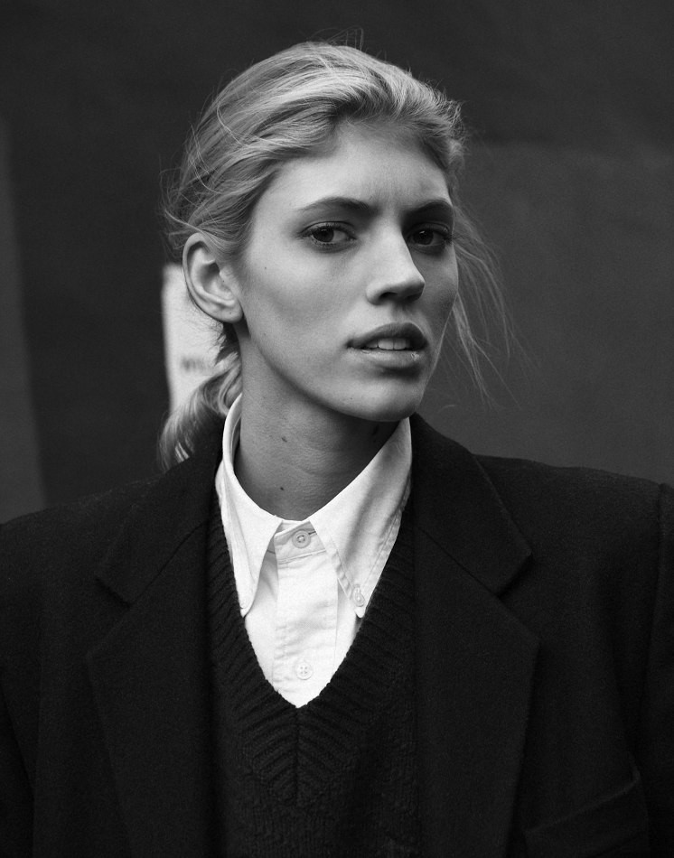 Photo of model Devon Windsor - ID 439802