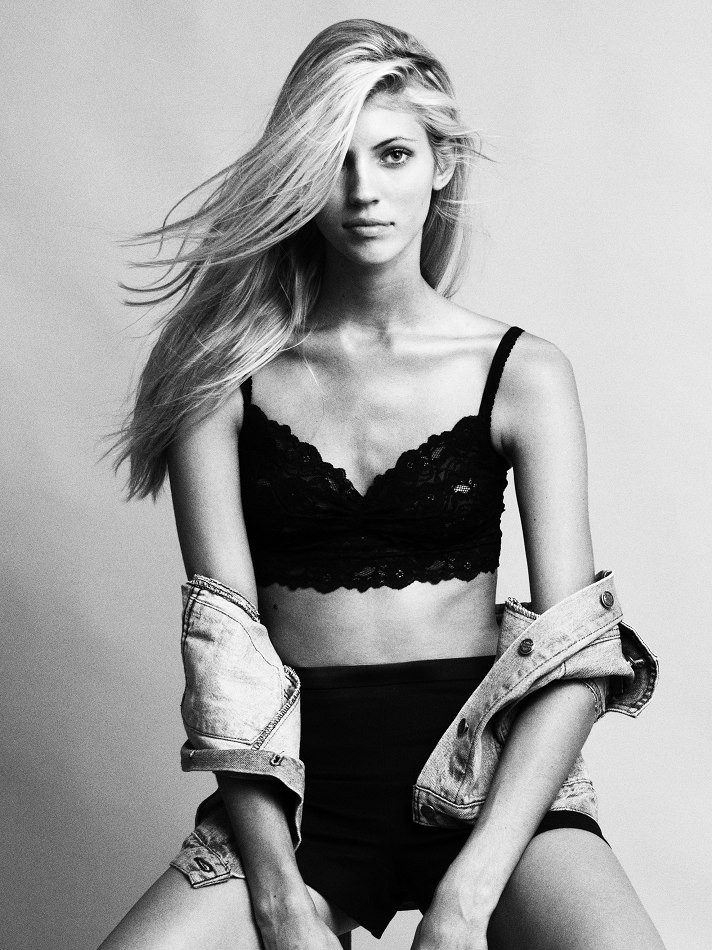 Photo of model Devon Windsor - ID 439821