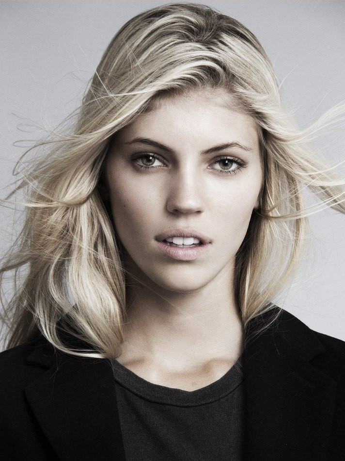 Photo of model Devon Windsor - ID 439827