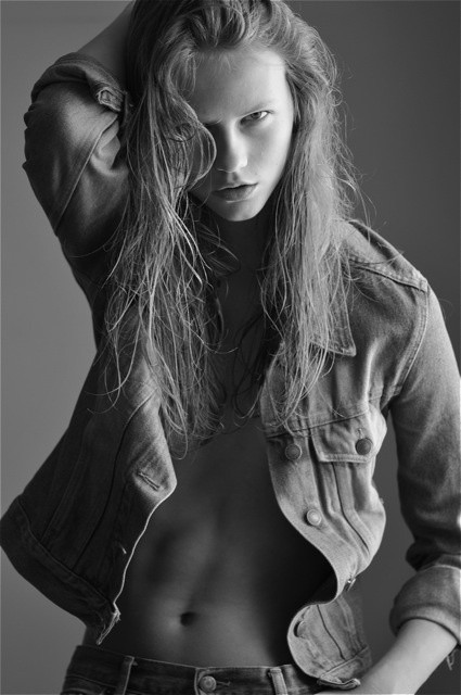 Photo of model Julie Hoomans - ID 440092