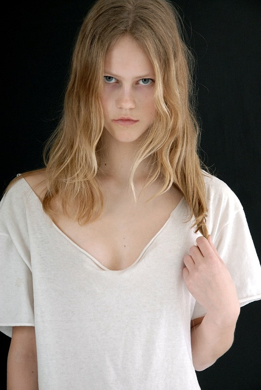 Photo of model Julie Hoomans - ID 440103
