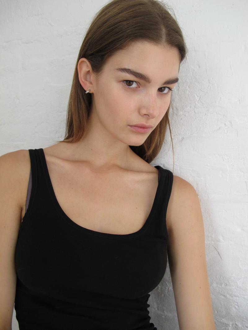 Photo of model Ophélie Guillermand - ID 440552