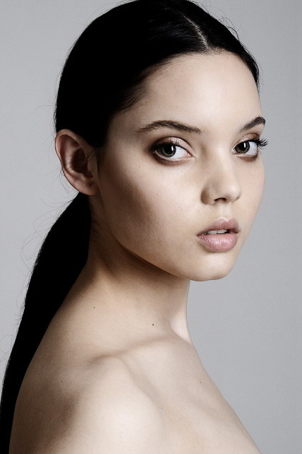 Photo of model Denise Duarte - ID 442002
