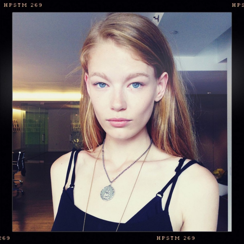 Photo of model Hollie May Saker - ID 442752