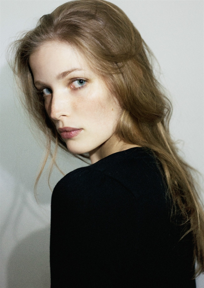 Photo of model Alisa Ahmann - ID 458070