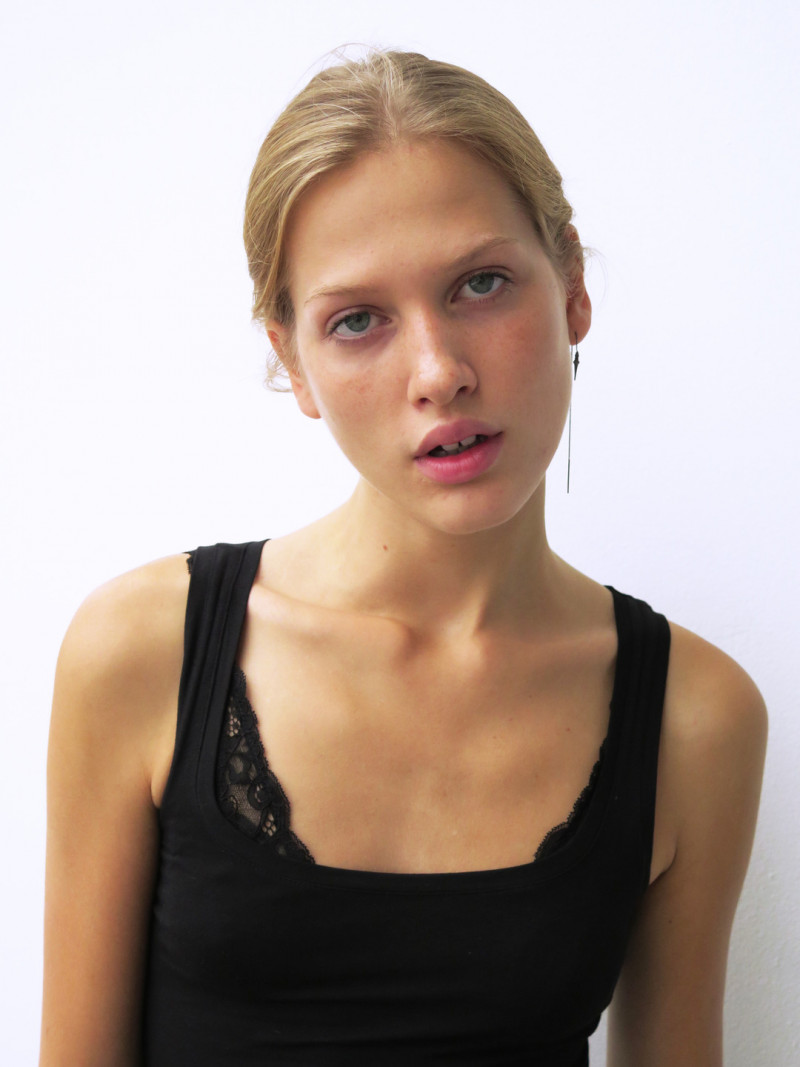 Photo of fashion model Laura Julie Schwab Holm - ID 470502 | Models ...