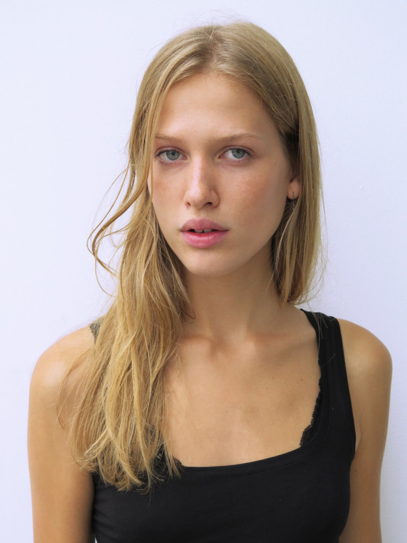 Photo of fashion model Laura Julie Schwab Holm - ID 470504 | Models ...