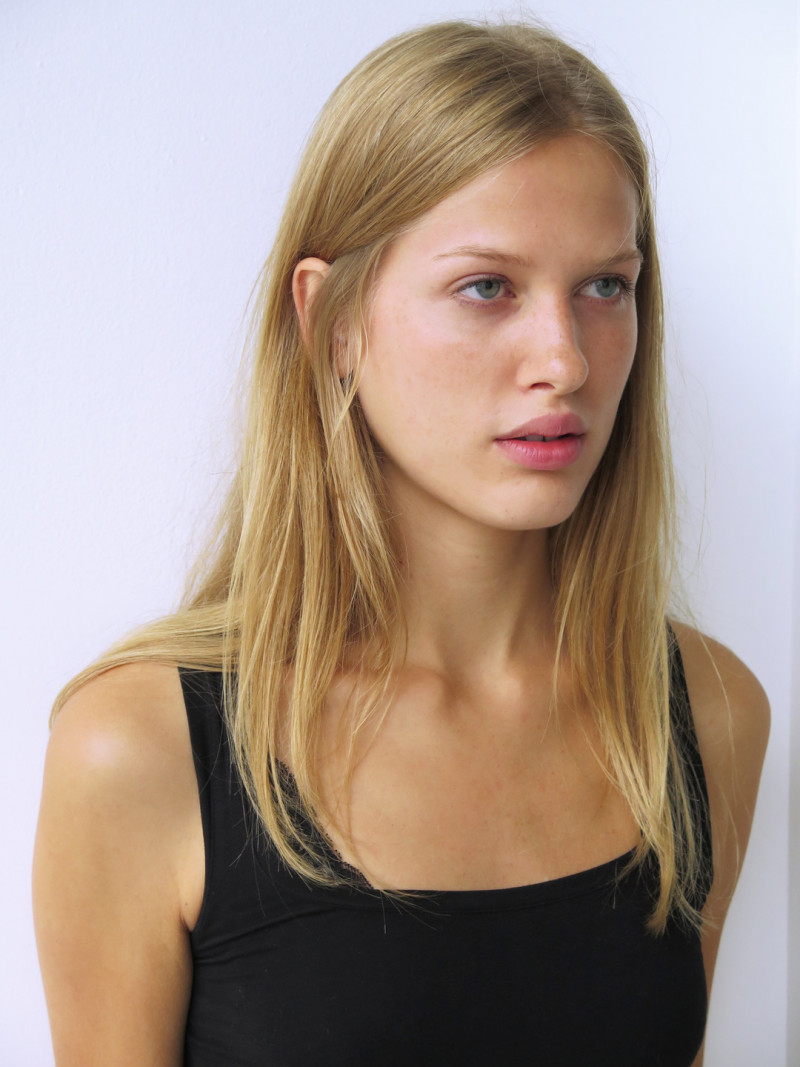 Photo of fashion model Laura Julie Schwab Holm - ID 470510 | Models ...