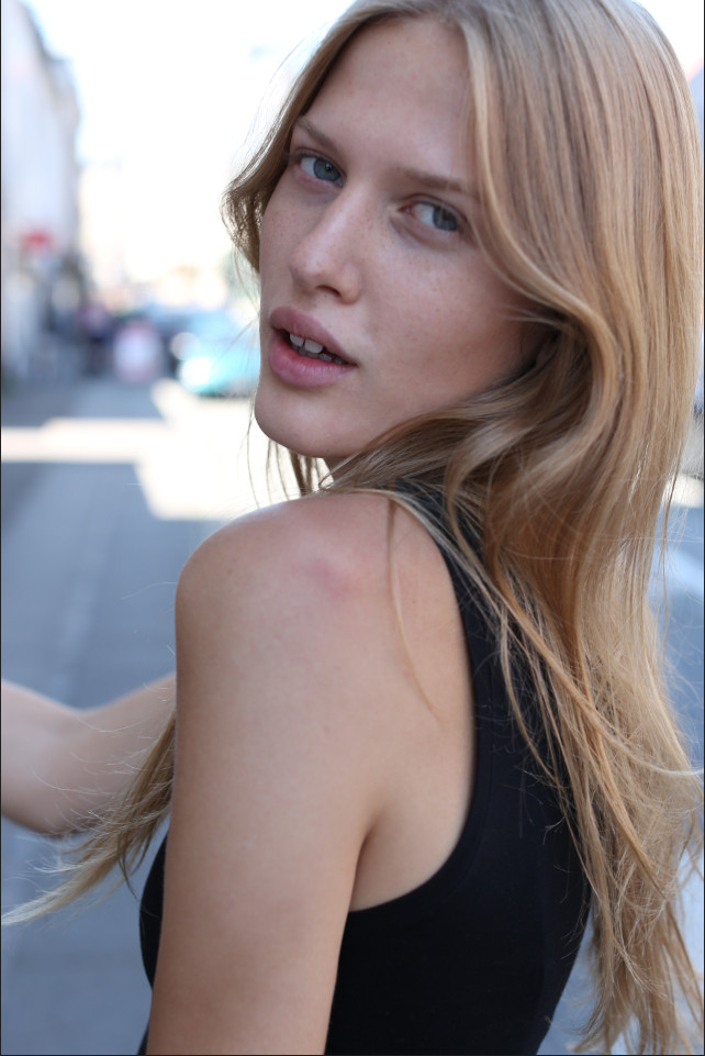 Photo of model Laura Julie Schwab Holm - ID 470648