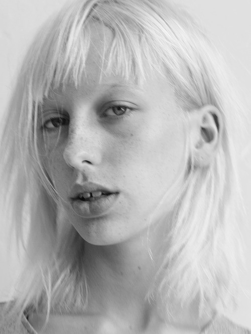 Photo of model Lili Sumner - ID 471522