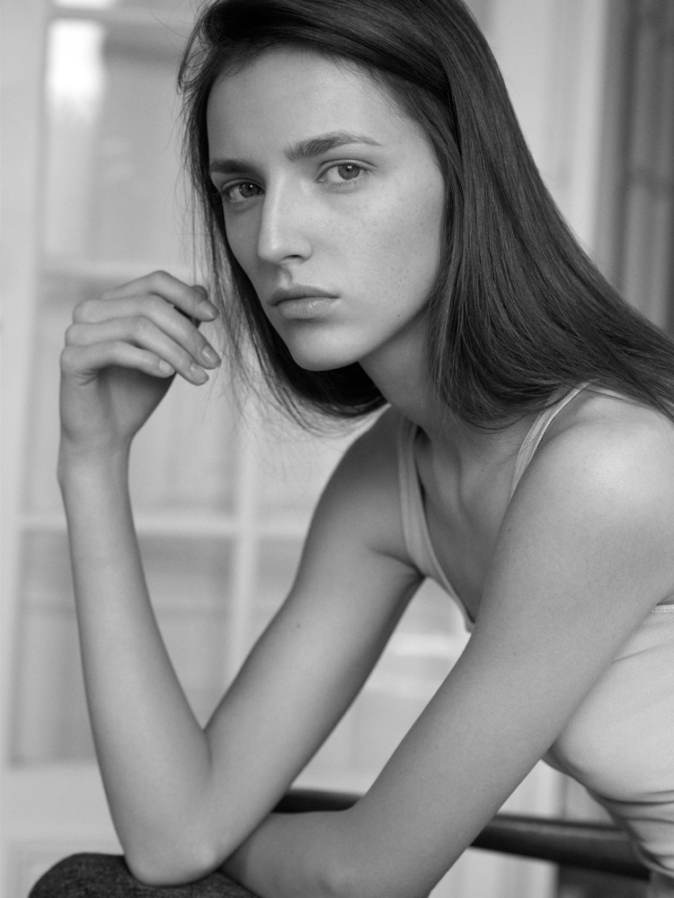 Photo of model Sasha Antonowskaia - ID 472174