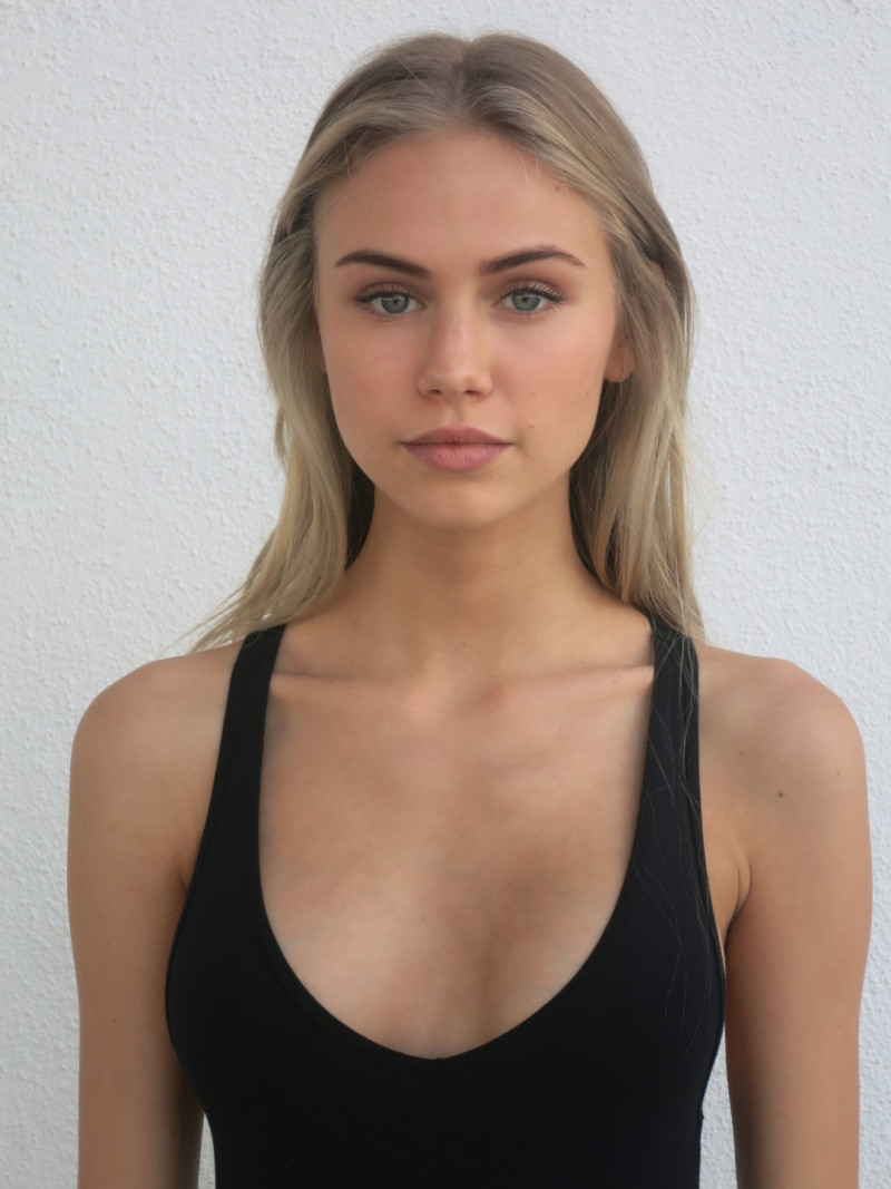 Photo Of Fashion Model Scarlett Leithold Id Models The Fmd