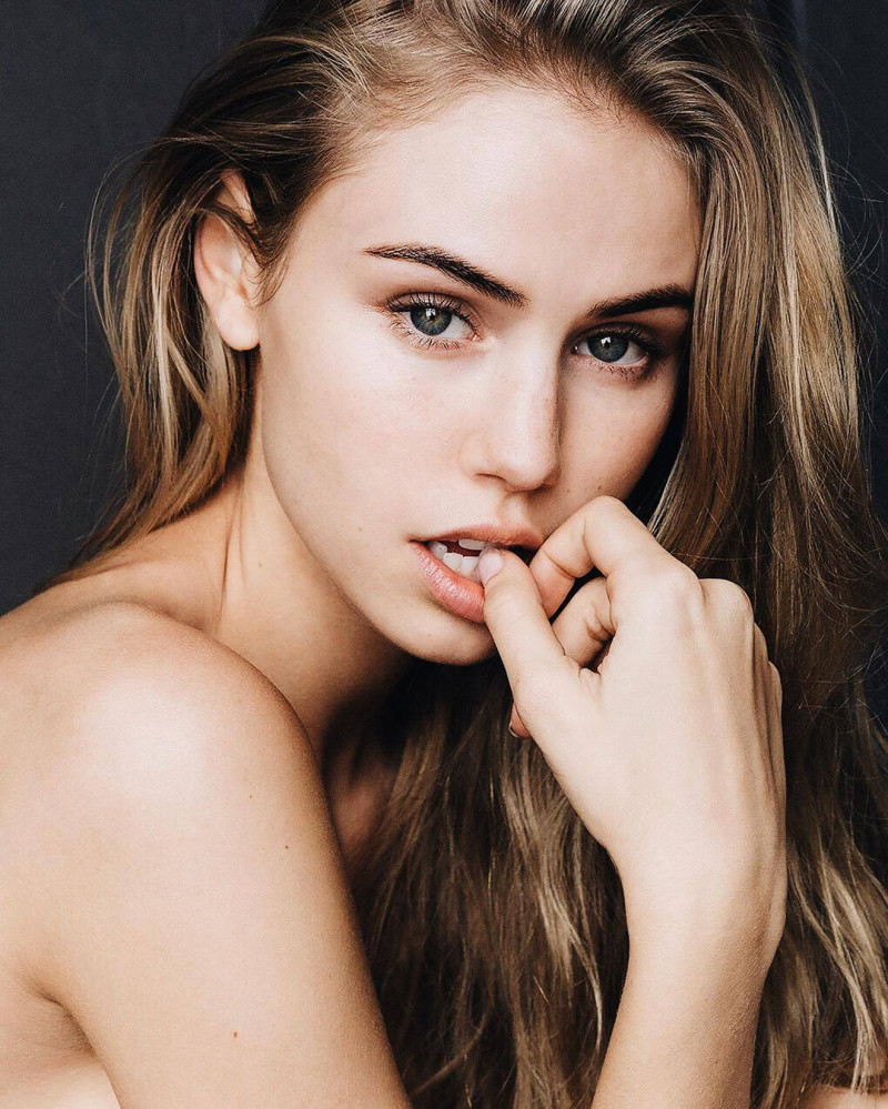 Photo of model Scarlett Leithold - ID 578984