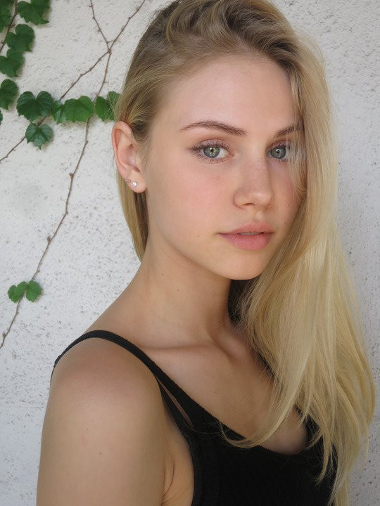 Photo of model Scarlett Leithold - ID 579546