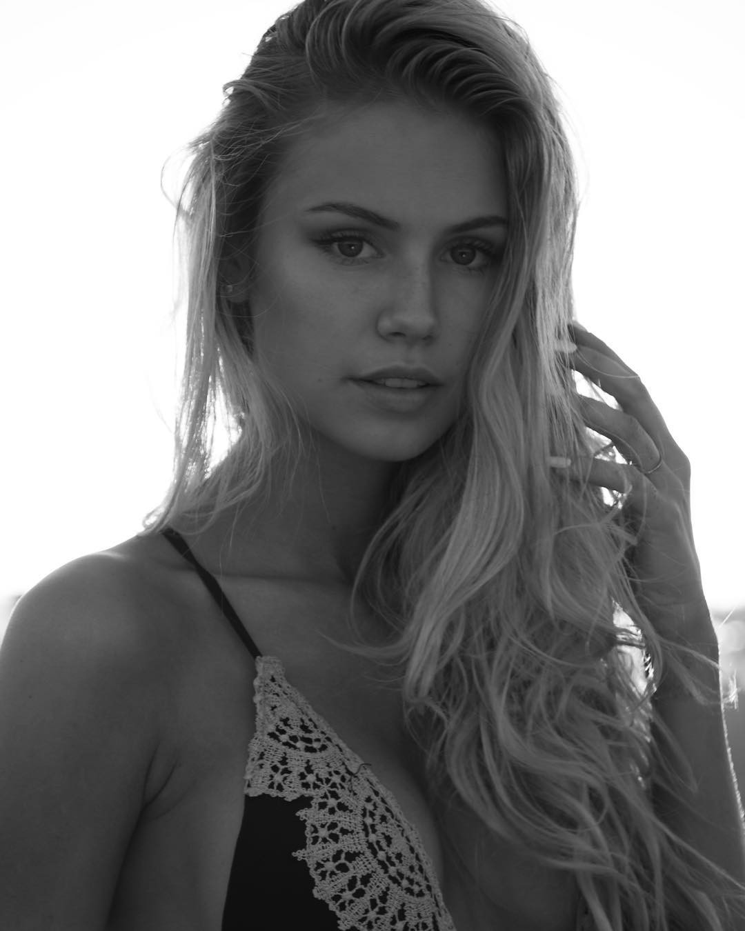 Скарлет модель. Scarlett Leithold. Scarlett Leithold модель. Скарлетт Лейтхолд 18. Скарлетт Лейтхолд с длинными волосами.