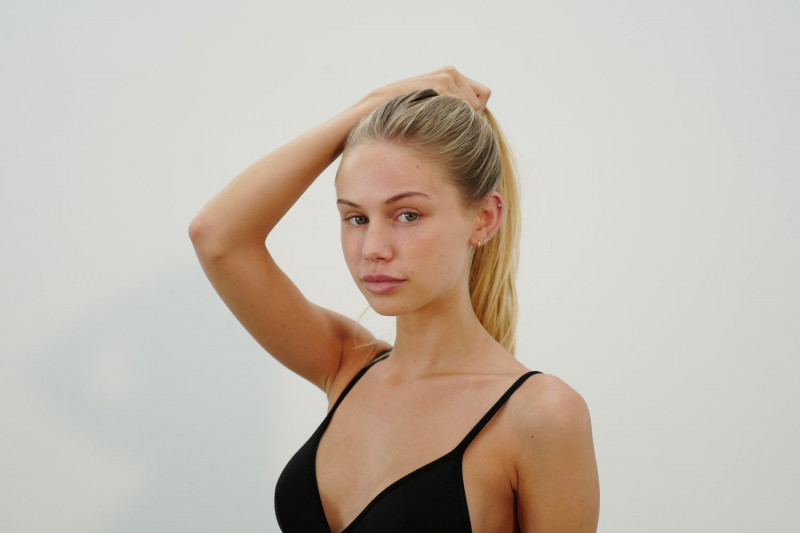 Photo of model Scarlett Leithold - ID 646125