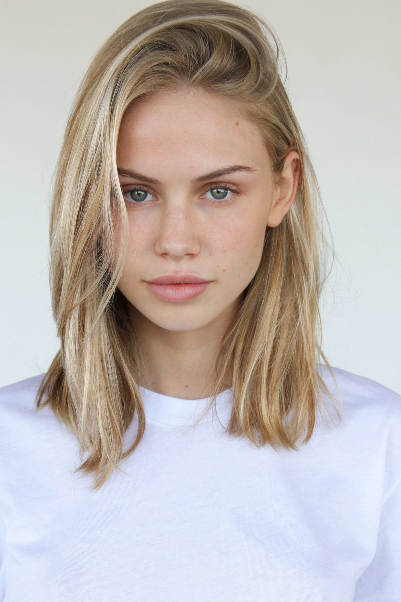 Photo of model Scarlett Leithold - ID 646152