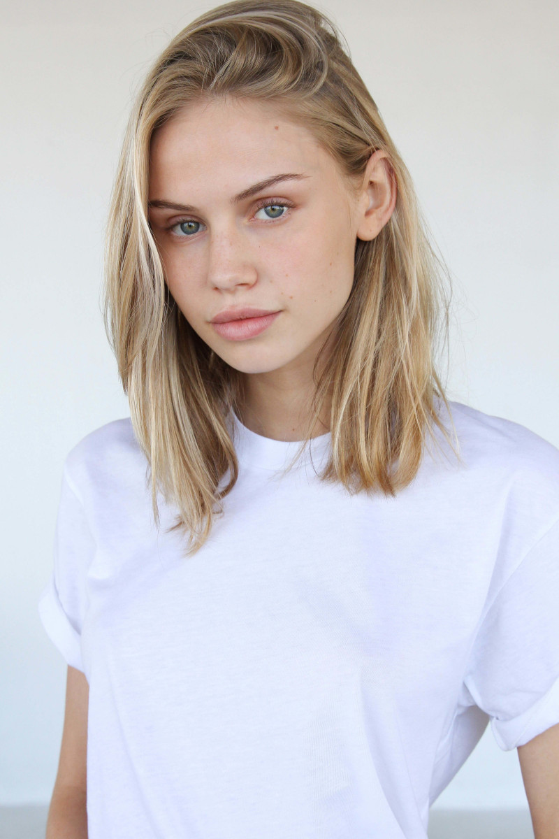 Photo of model Scarlett Leithold - ID 646153