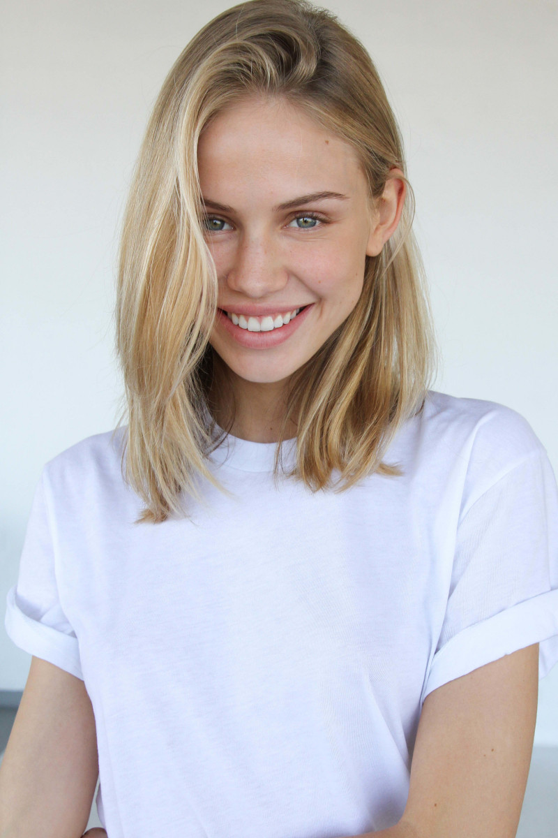 Photo of model Scarlett Leithold - ID 646154