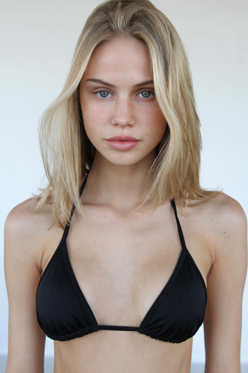 Photo of model Scarlett Leithold - ID 646156