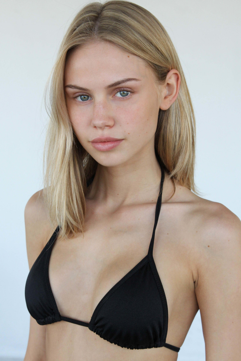 Photo of model Scarlett Leithold - ID 646158