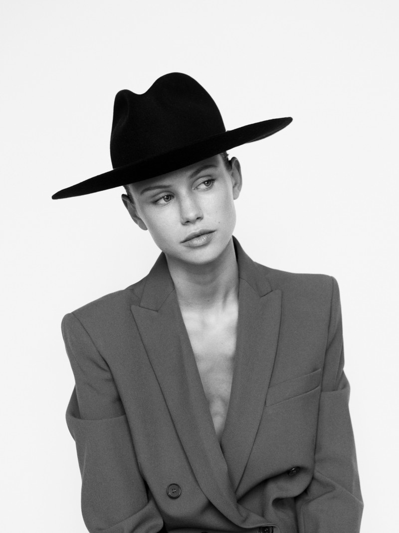 Photo of model Scarlett Leithold - ID 646296