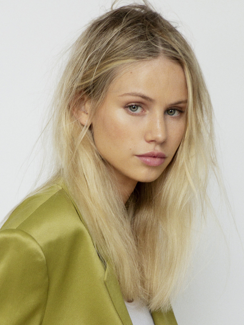 Photo of model Scarlett Leithold - ID 646299