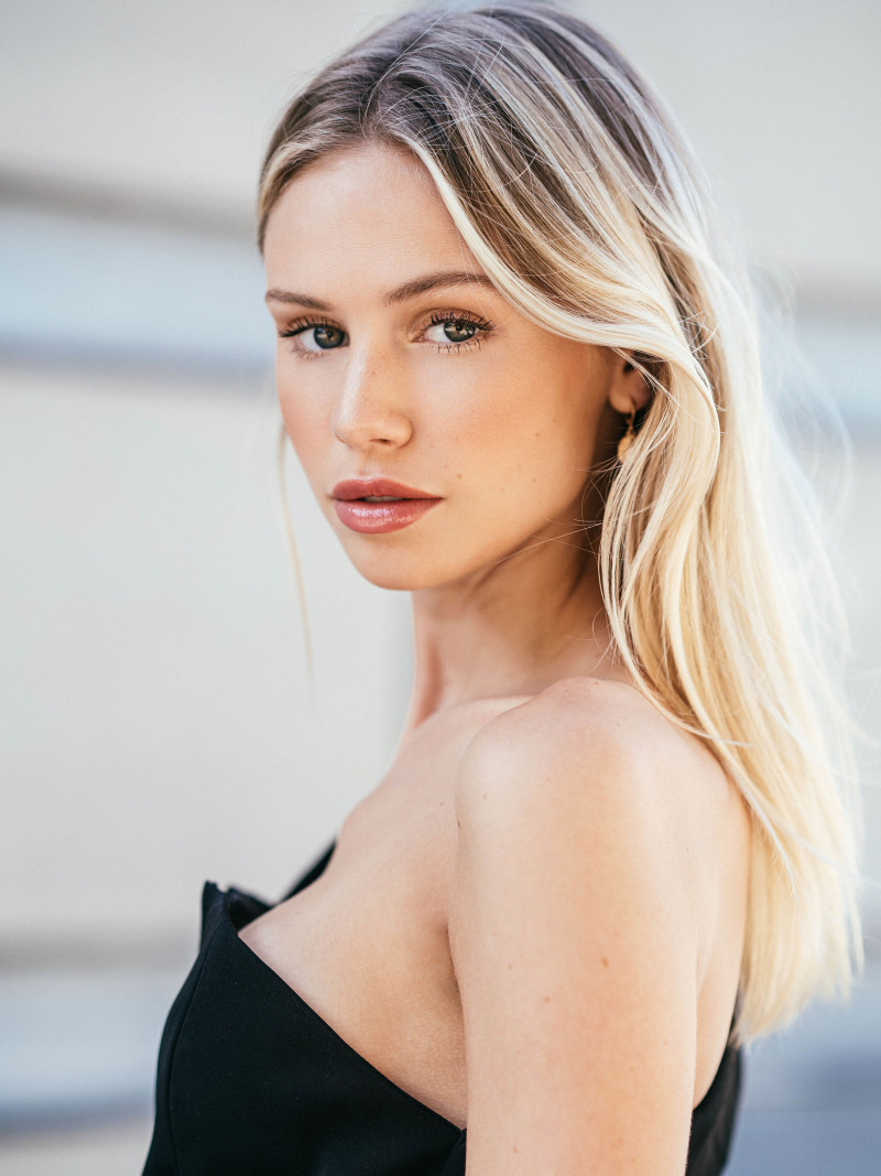 Photo of model Scarlett Leithold - ID 646431