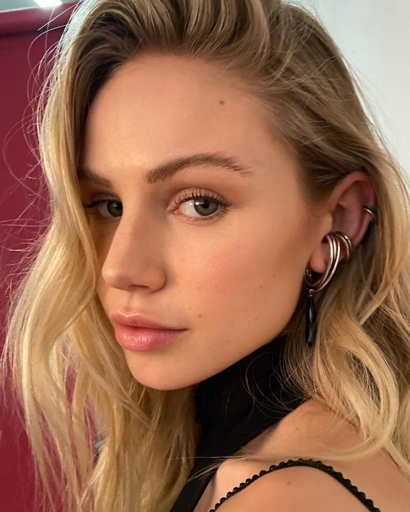 Photo of model Scarlett Leithold - ID 646483