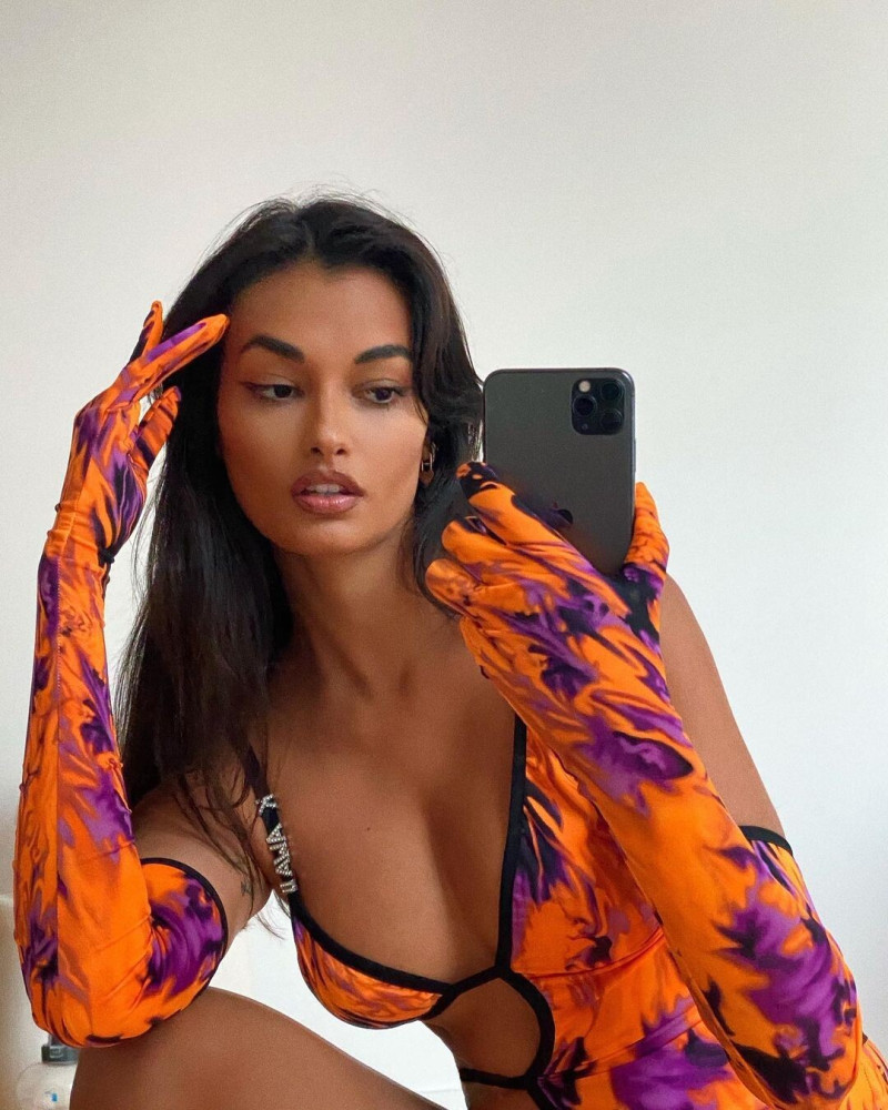 Photo of model Gizele Oliveira - ID 718581