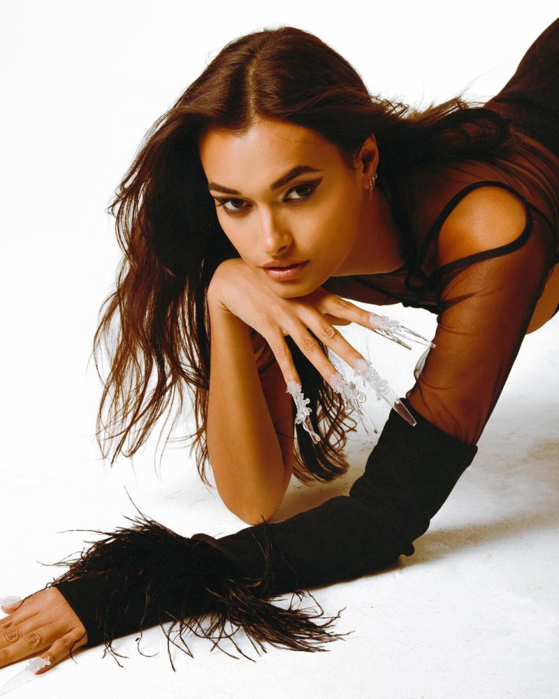 Photo of model Gizele Oliveira - ID 718646