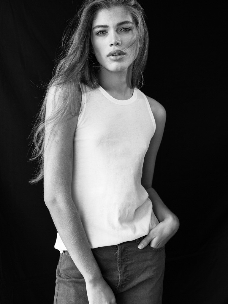 Photo of model Valentina Sampaio - ID 586392