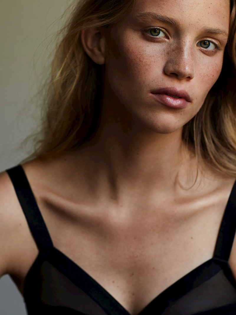 Photo of model Rebecca Leigh Longendyke - ID 593618