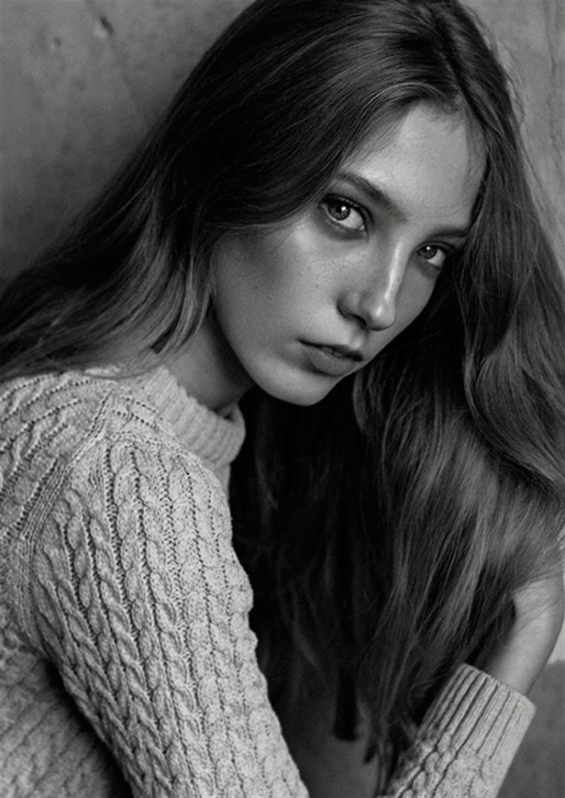 Photo of model Sasha  Komarova - ID 595229