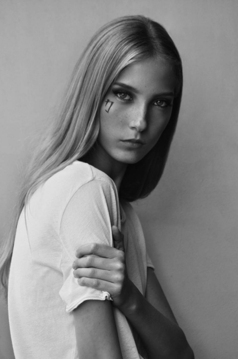 Photo of model Sasha  Komarova - ID 595242