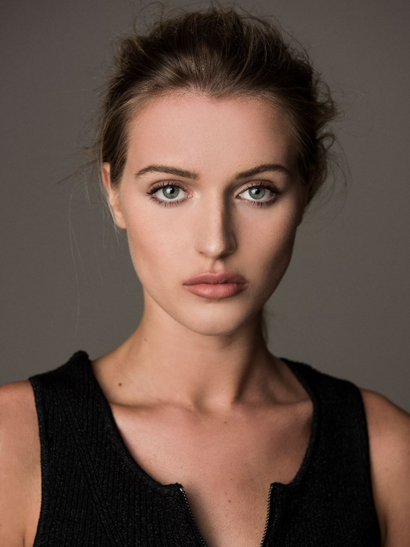 Photo of model Sophie Longford - ID 606693
