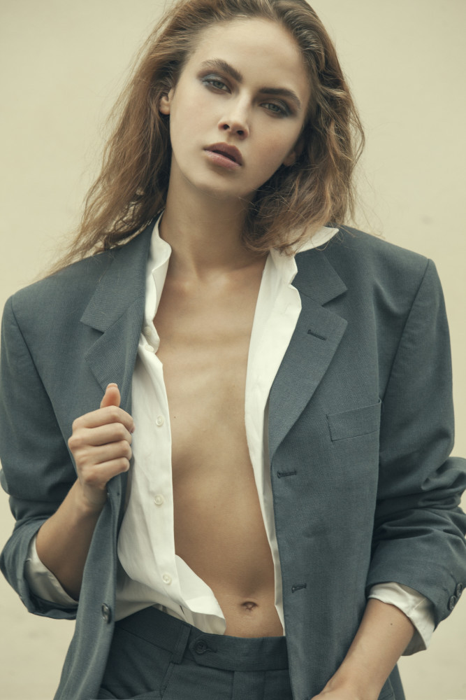 Photo of model Elena Carriere - ID 610183