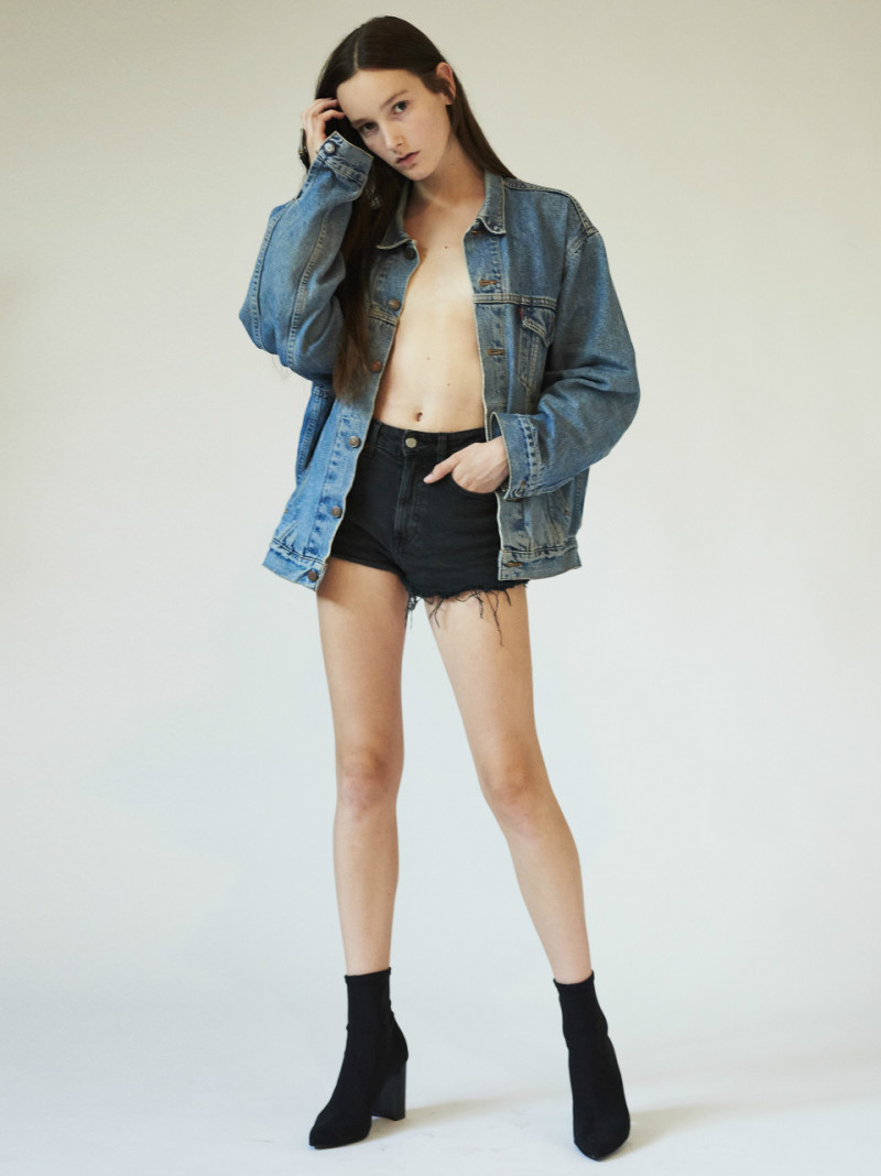 Photo of model Mel Amy Van Roemburg - ID 615864