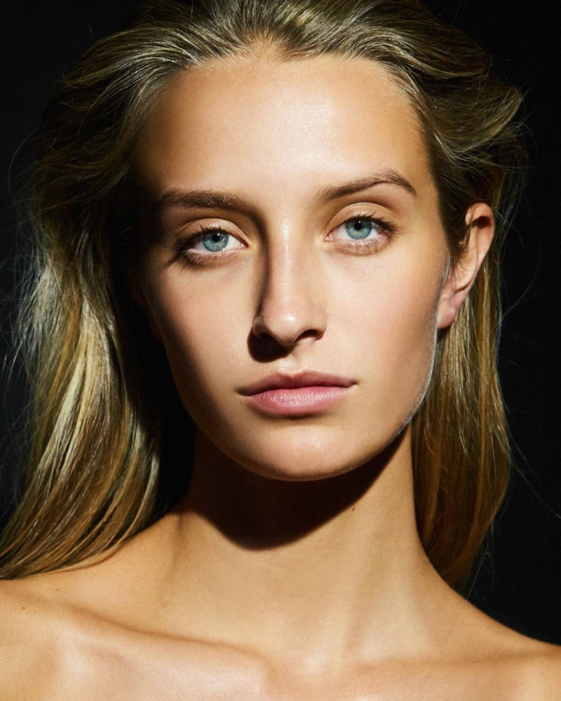 Photo of model Isabelle Schilling - ID 621127