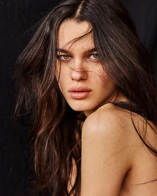 Photo of model Elena Azzaro - ID 622917