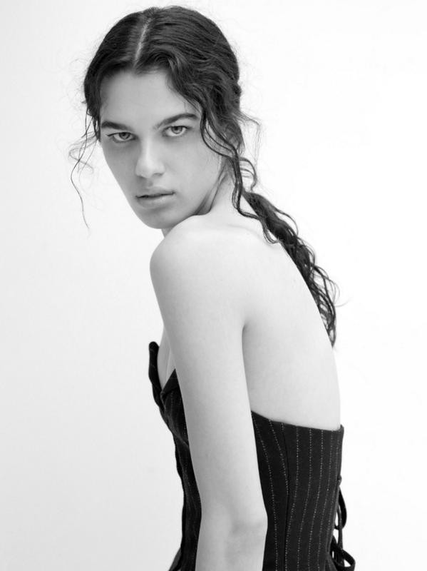Photo of model Elena Azzaro - ID 622919