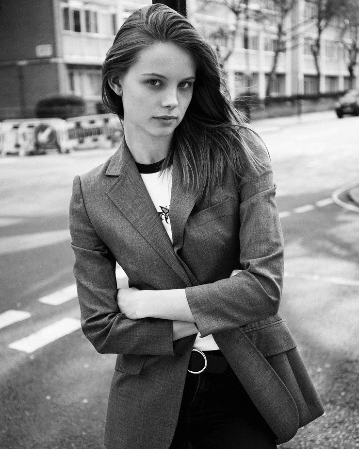 Photo of model Tara Halliwell - ID 729514