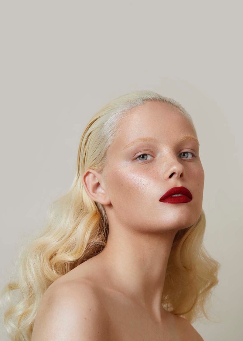 Photo of model Tara Halliwell - ID 729550