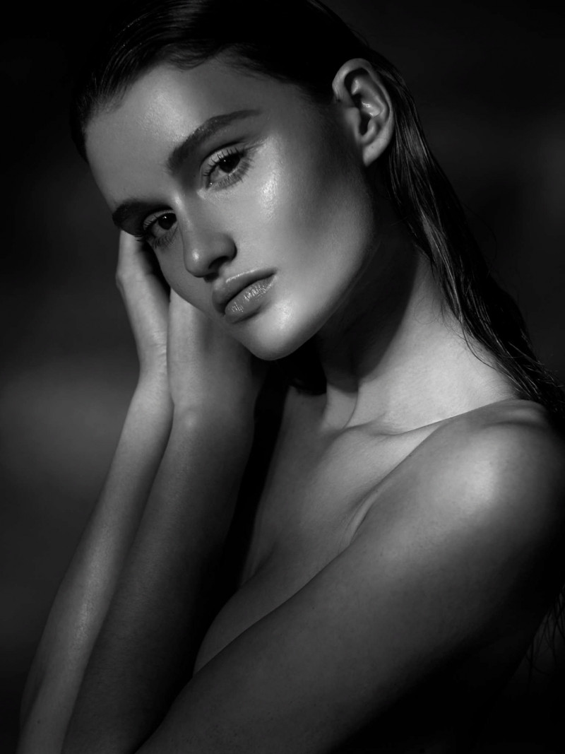 Photo of model Lydia Beesley - ID 491984