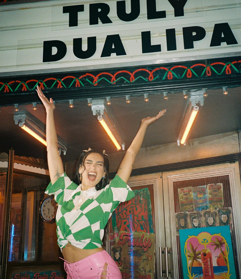 Photo of model Dua Lipa - ID 657940