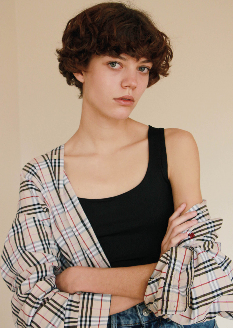 Photo of model Alix Bouthors - ID 658731